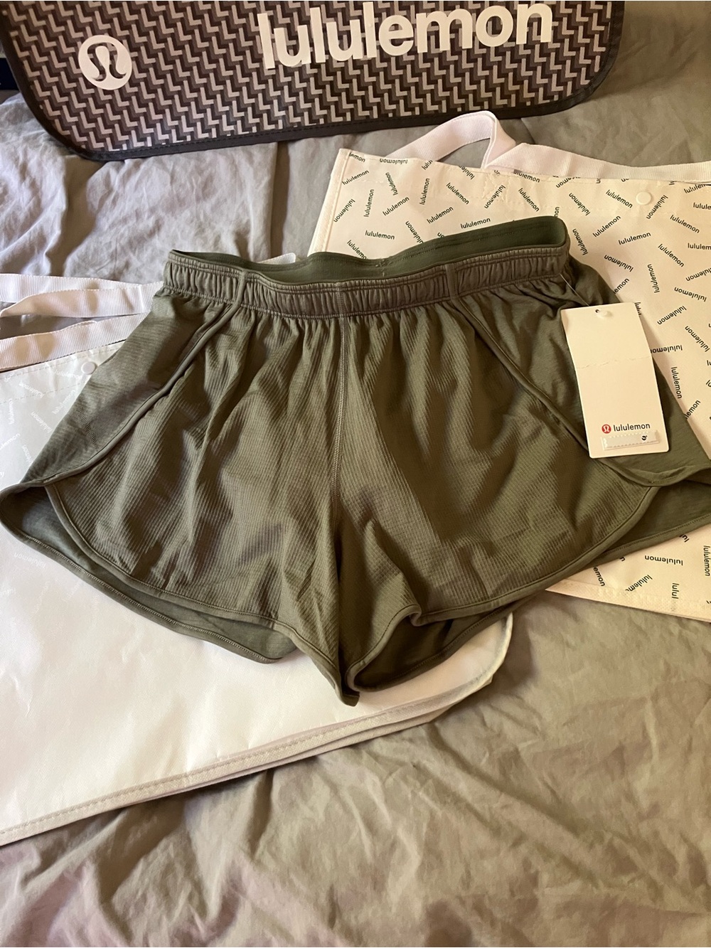 NWT Lululemon Swiftly Mid-Rise Short 3", Sz 8, BAY LEAF